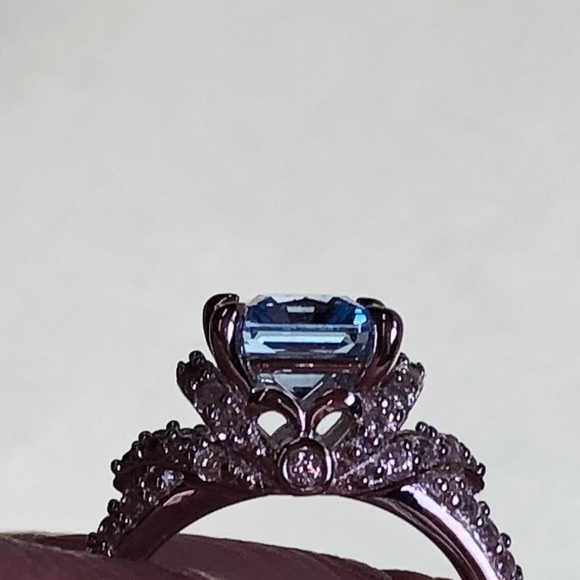 🎉SALE Sky Blue Topaz Ring Sterling Silver - Picture 6 of 8